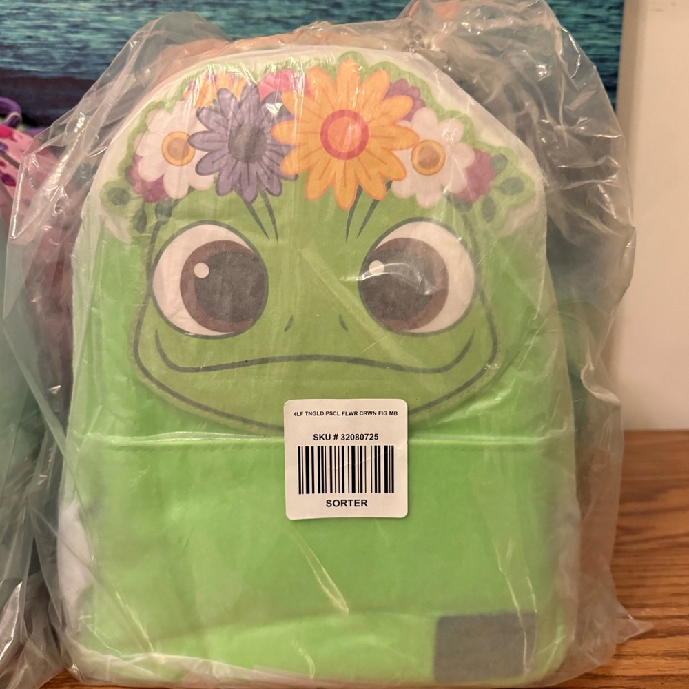 Loungefly Disney Tangled Pascal Flower Crown Mini Backpack NWT - Picture 5 of 5